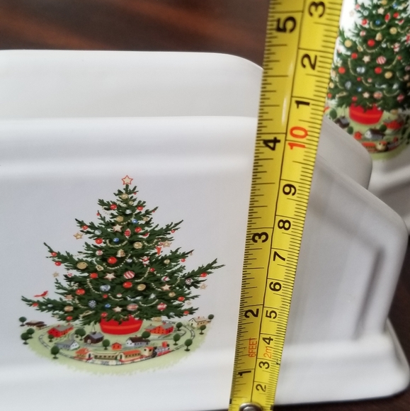 Pfaltzgraff Christmas Salt & Pepper Shakers, with Napkin Holder. OS - Picture 7 of 8
